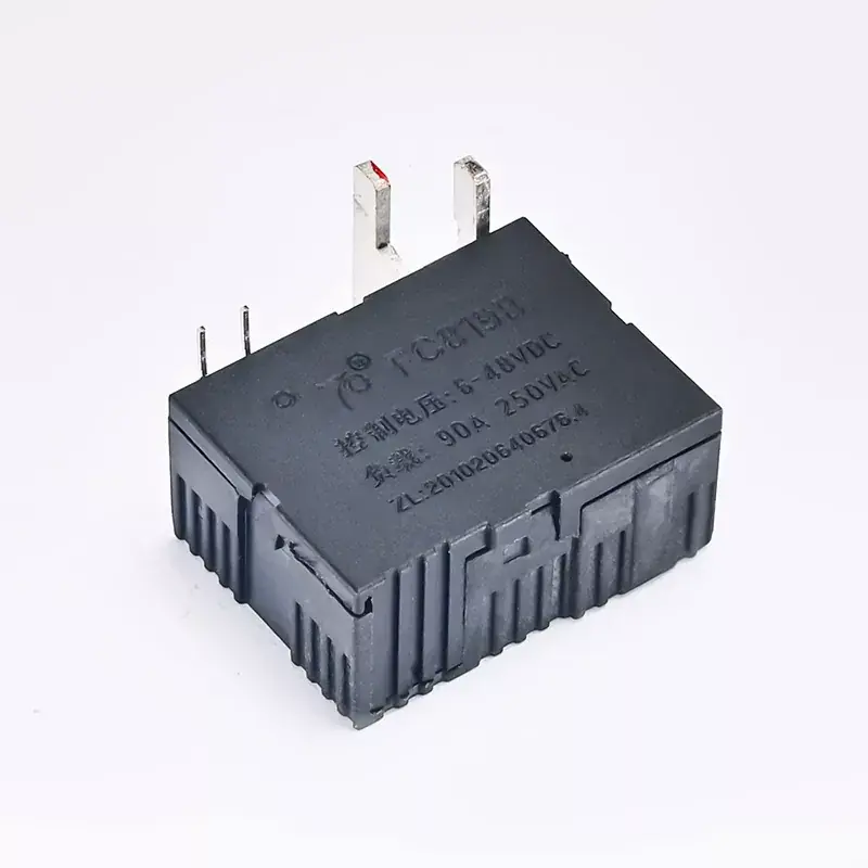 Hvordan styrer du et låserelæ?